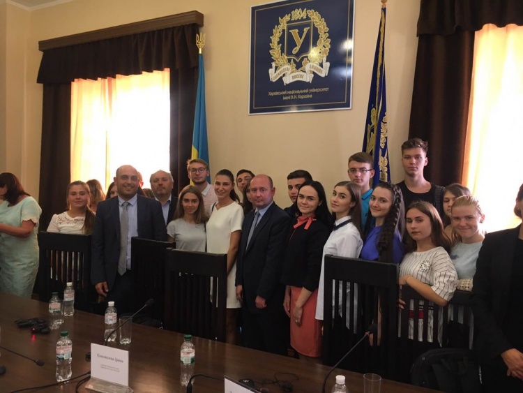 Представники МЕВ та ТБ — учасники круглого столу «Енергетична дипломатія: що це значить для України»