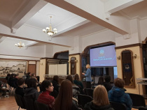 Мистецтво міжнародних переговорів у дії!