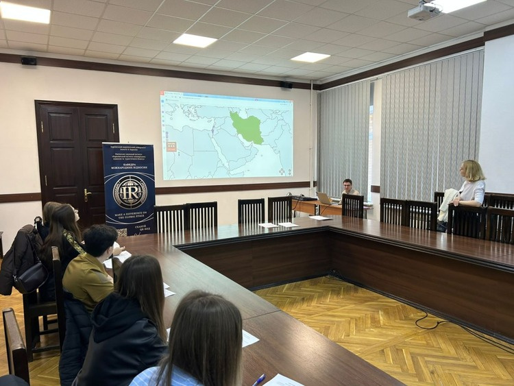 У Каразінському відбувся Interactive DiplomacyLAB для учасників Школи вихідного дня