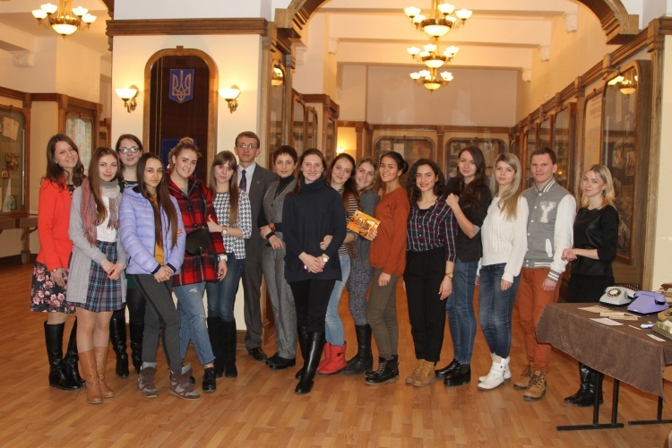 The TB department students as the discussion participants of the University History Museum developing program